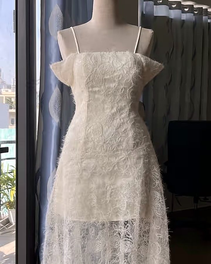 Váy hai dây ren hoa